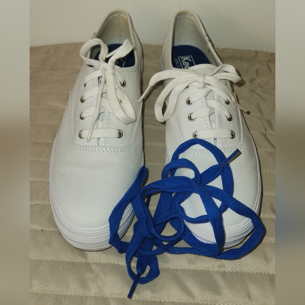 KEDS Women's White Triple Up Canvas Platform Sneakers - Picture 9 of 14